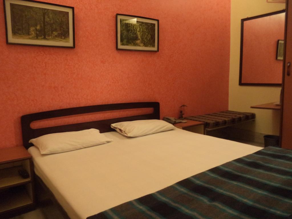 Hotel Esplanade Chambers Kolkata Ruang foto